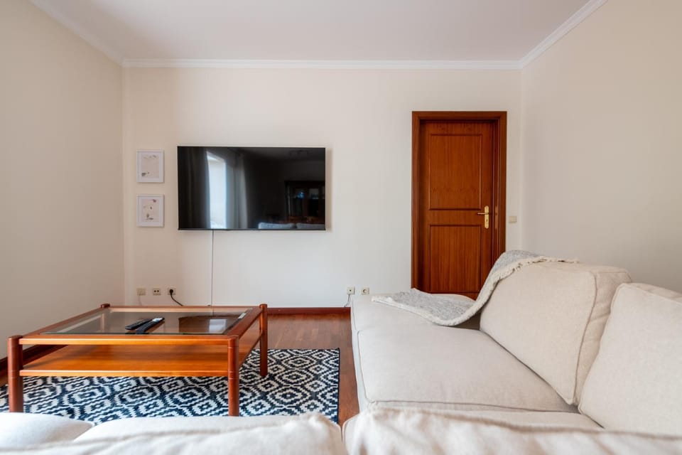 Communal lounge/ TV room, TV and multimedia, Living room, Seating area, Evening entertainment