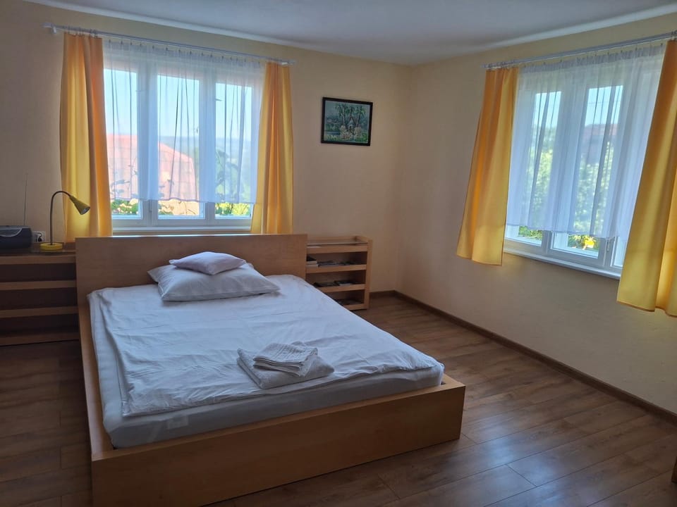 Chatka przy kapliczce House in Lesser Poland Voivodeship