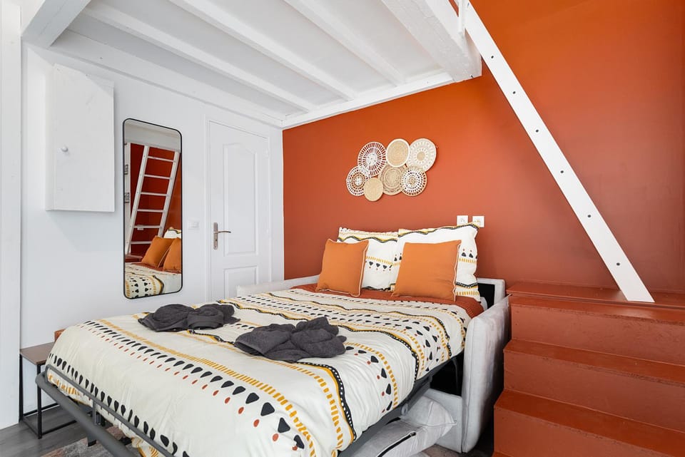 Bed, Photo of the whole room, Bedroom