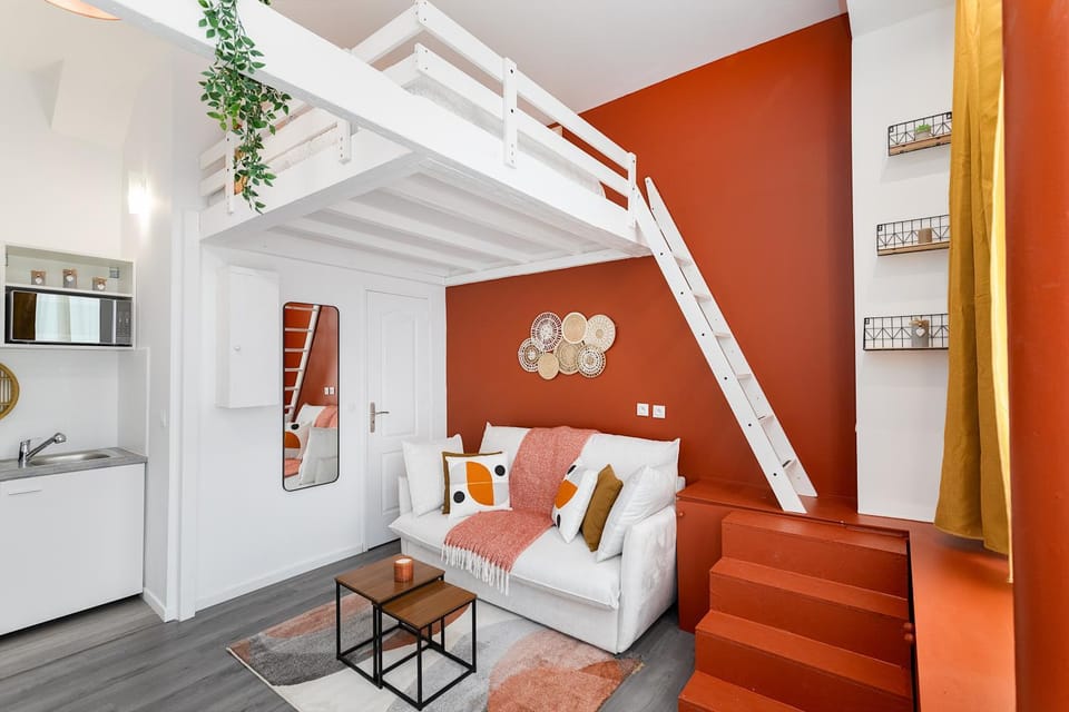 Bed, Living room