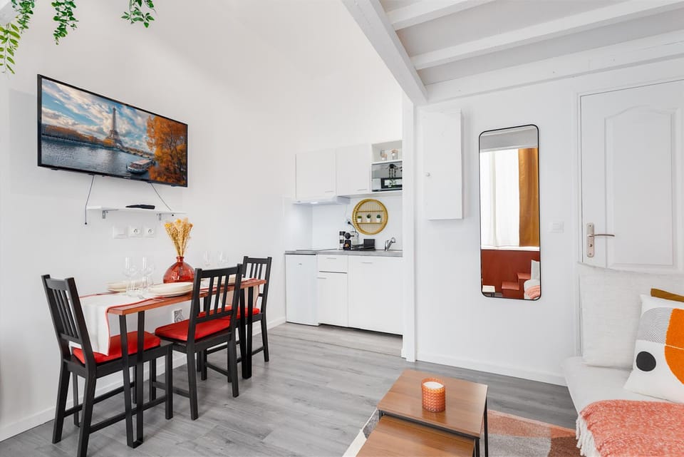 Living room, Dining area