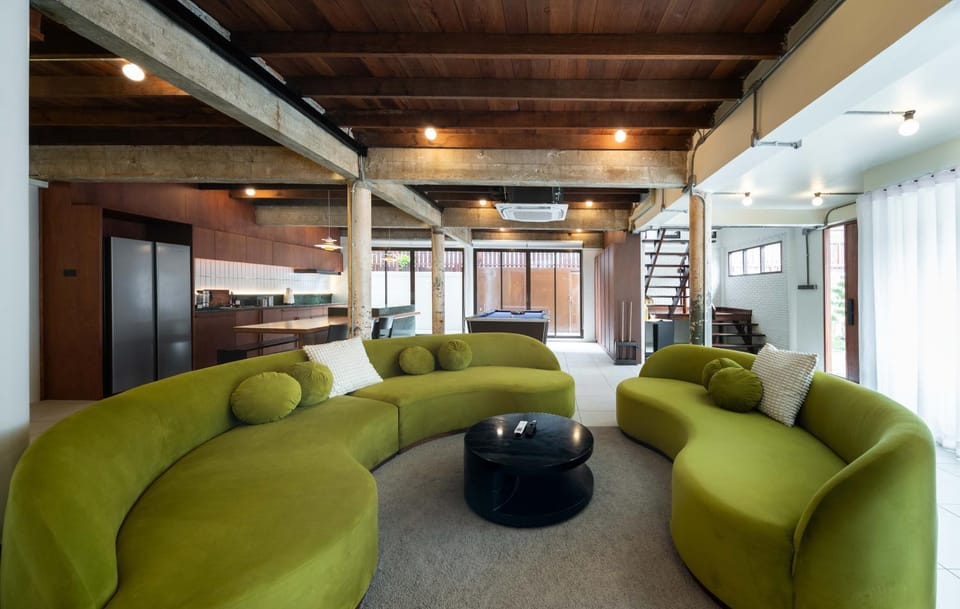Living room, Seating area