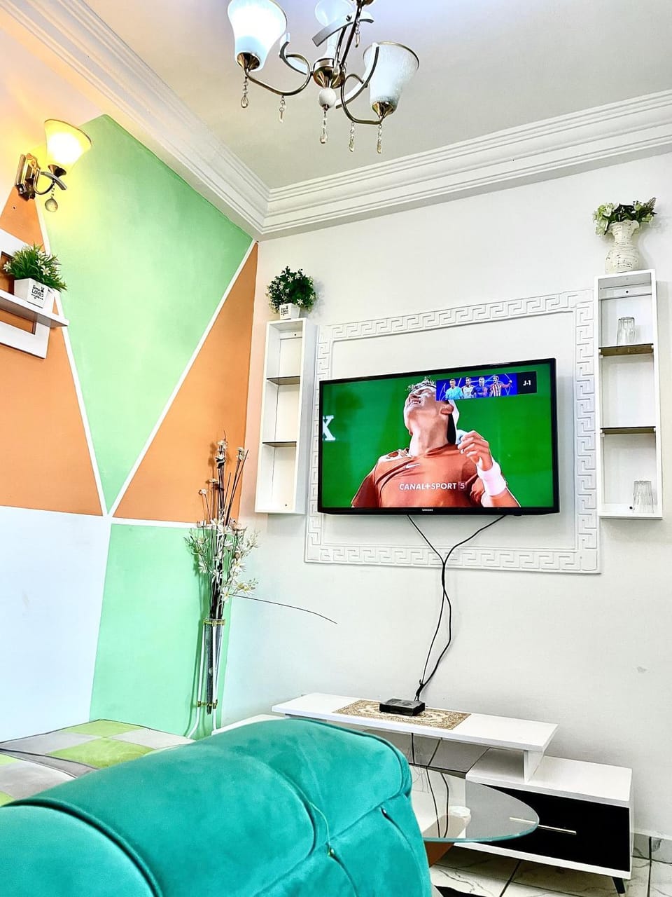1 Bed Studio Sleeps 2 - Canal View Wifi Parking Apartment in Douala