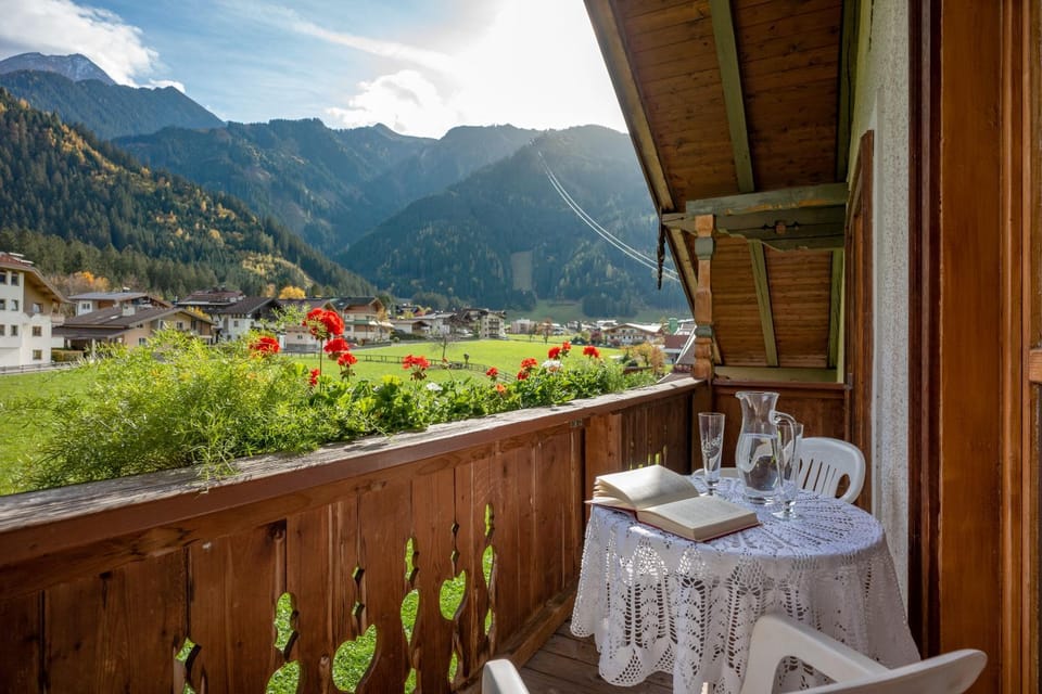 Balcony/Terrace, Mountain view