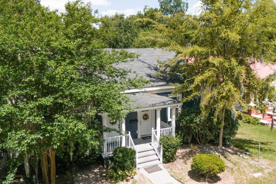 2BR Chic Duplex - Firepit - Perfect for Travel Apartment in Savannah