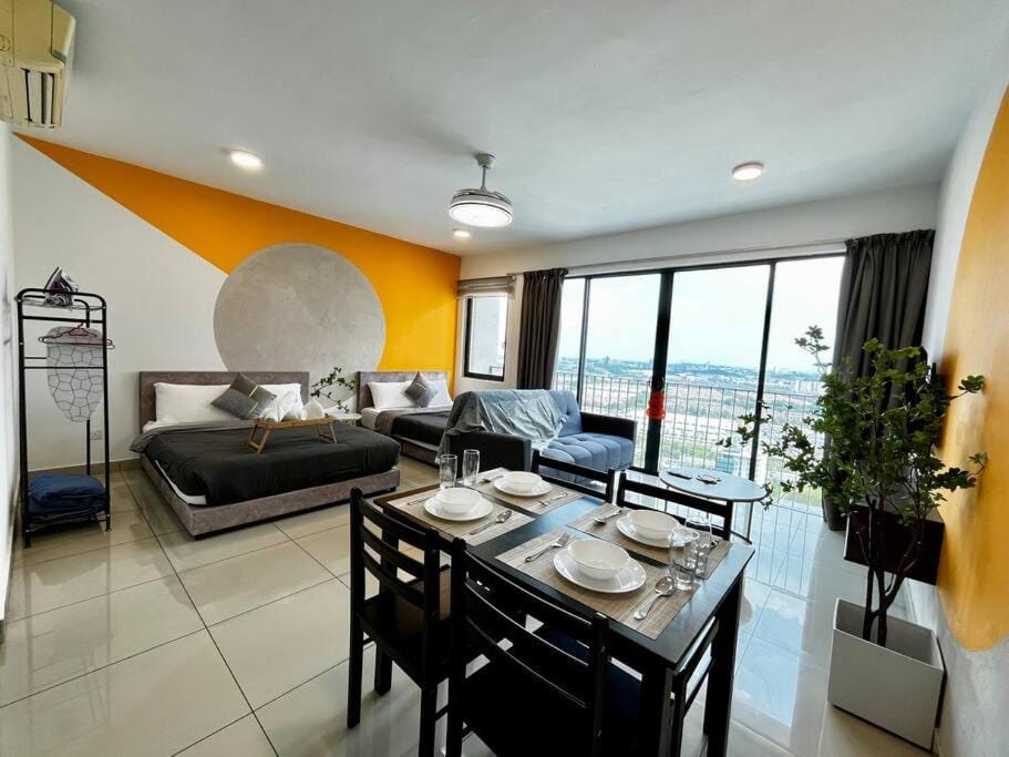 Modern Trefoil Studio Walk to Setia City Mall SCCC Apartment in Selangor, Malaysia