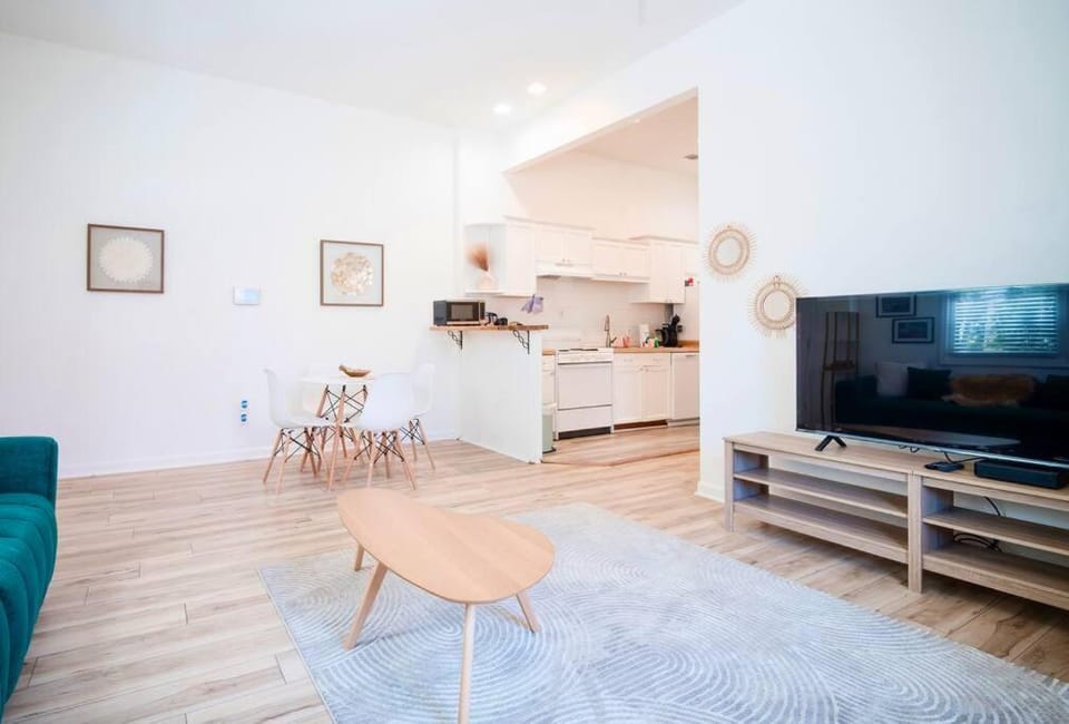 2BR Boho Chic Duplex, Savannah - Near Tybee Island! Apartment in Savannah