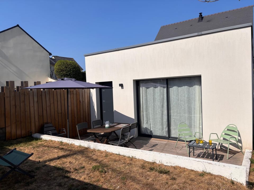 Patio, Facade/entrance, Garden
