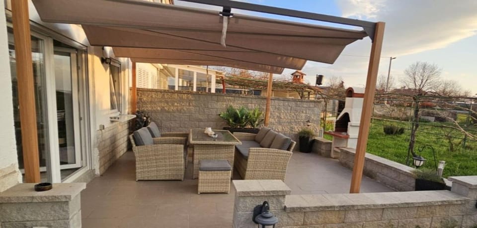 Property building, Patio, Day, Garden, View (from property/room), Balcony/Terrace, Seating area, Garden view