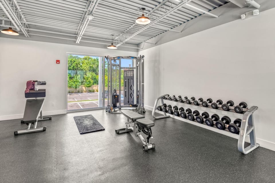 Resort Pool & Spa, Fitness Center, Pet Friendly, Waterfront Condo in Downtown! House in Sarasota