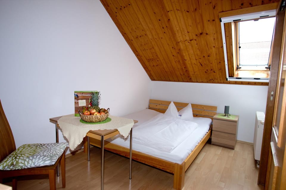 Bed, Living room, Photo of the whole room, Seating area, Bedroom
