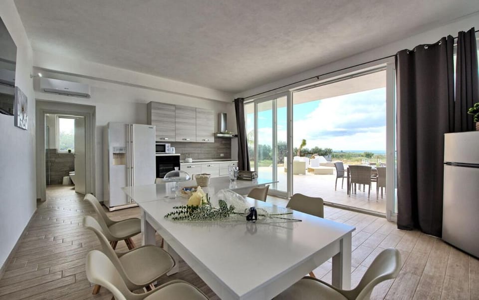 Kitchen or kitchenette, Dining area, dishwasher, oven, stove