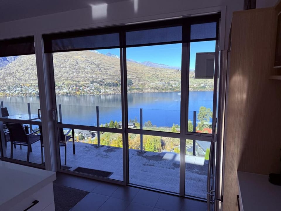 Balcony/Terrace, Lake view, Mountain view