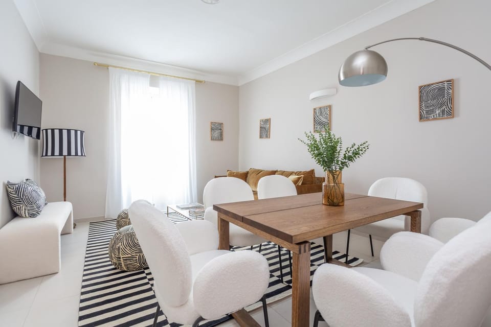 Living room, Dining area