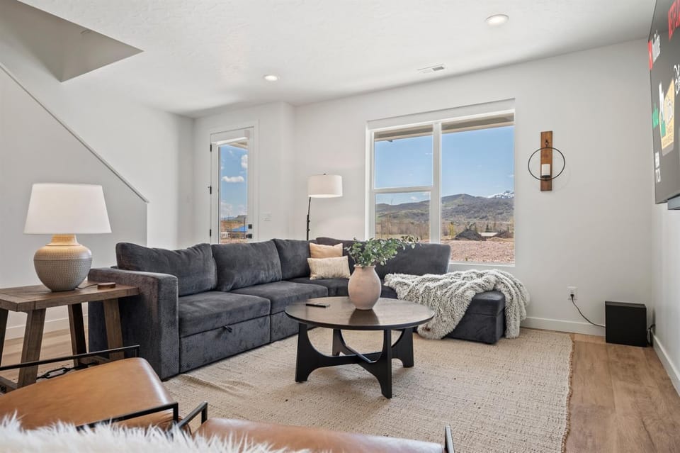 Living room, Mountain view