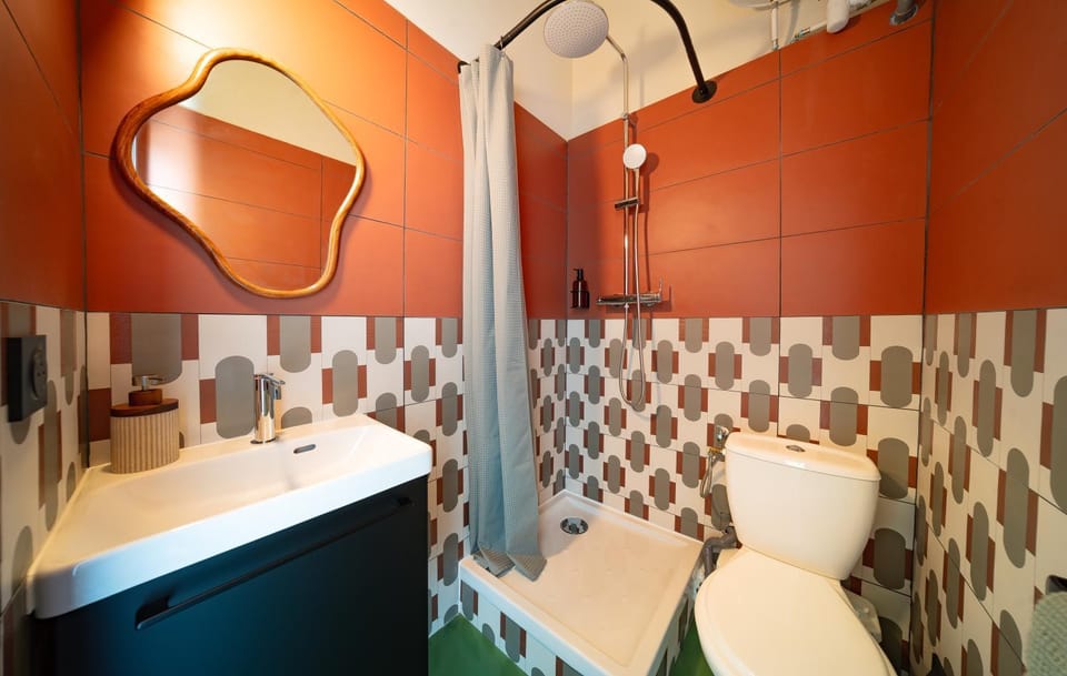 Shower, Toilet, Bathroom