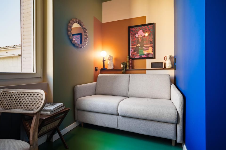 Bed, Living room