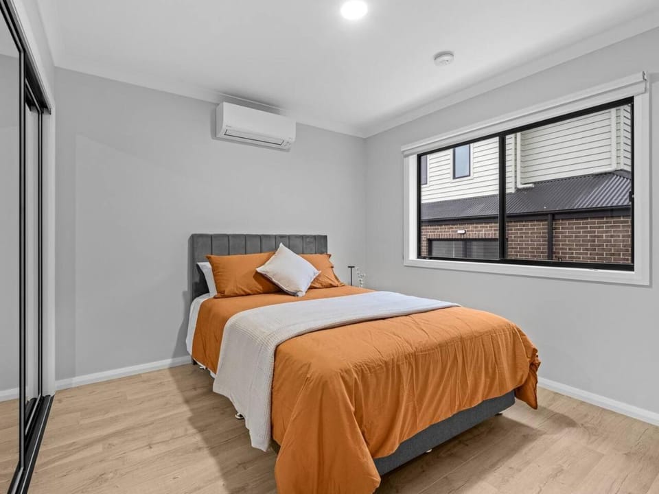 Bed, Bedroom, air conditioner