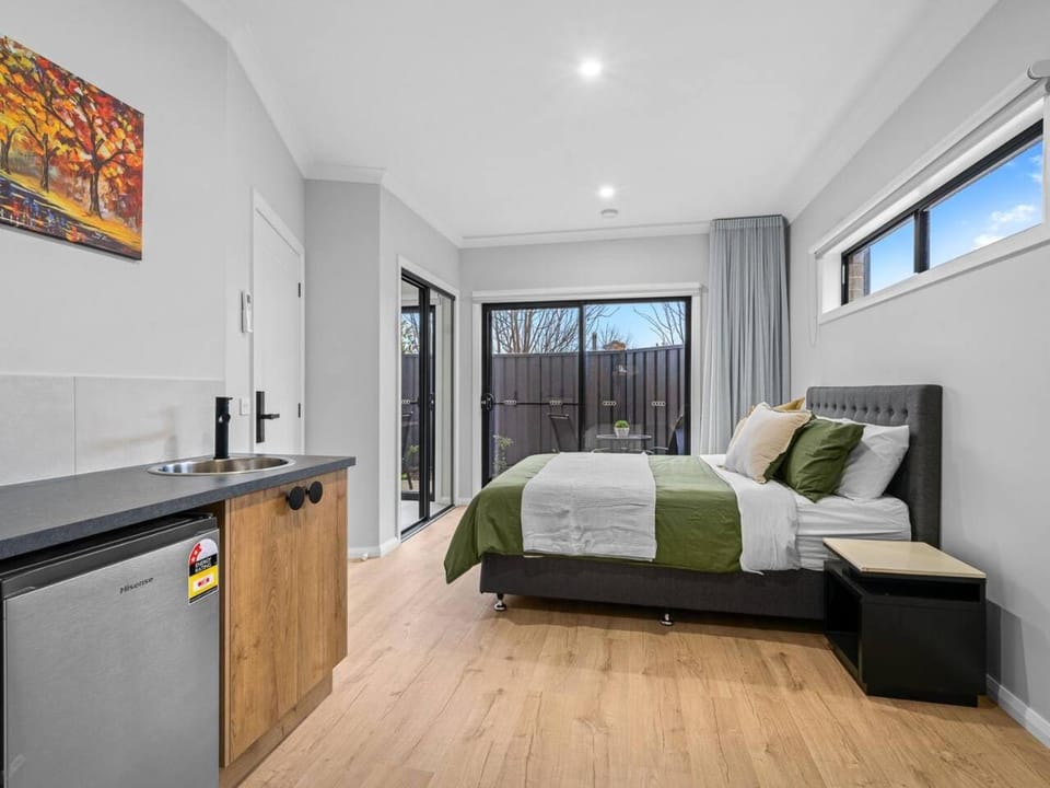 Bed, Kitchen or kitchenette, Photo of the whole room, Bedroom