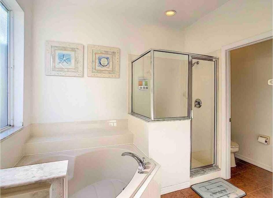 7BD 5BA w Pool Spa Home 10 mins away to Disney Villa in Four Corners