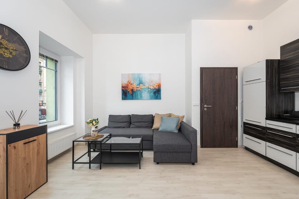 Communal lounge/ TV room, TV and multimedia, Kitchen or kitchenette, Living room, Seating area, Dining area, Evening entertainment, oven
