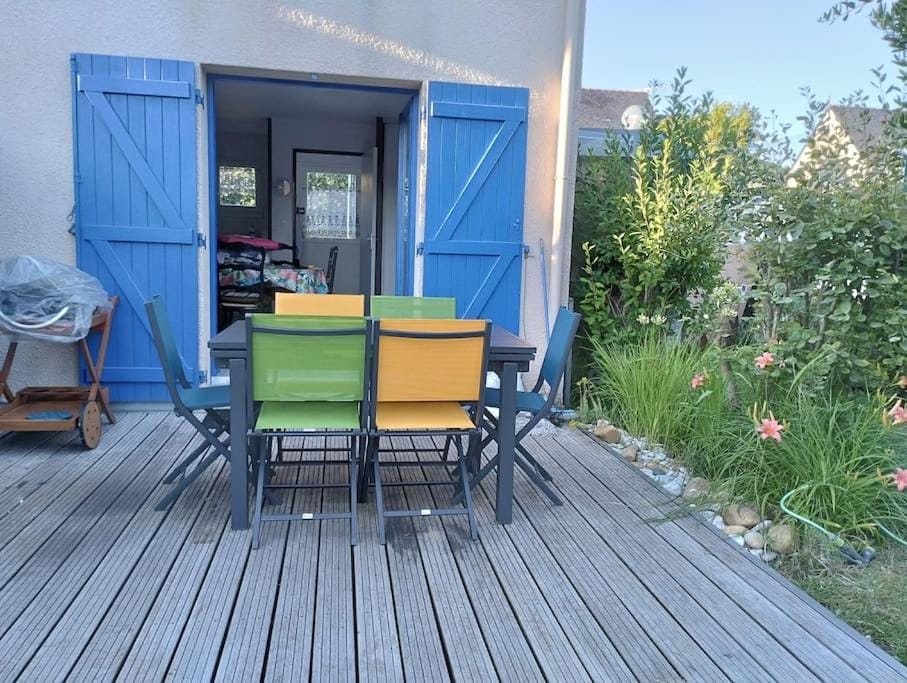 Patio, Garden, Dining area, Garden view