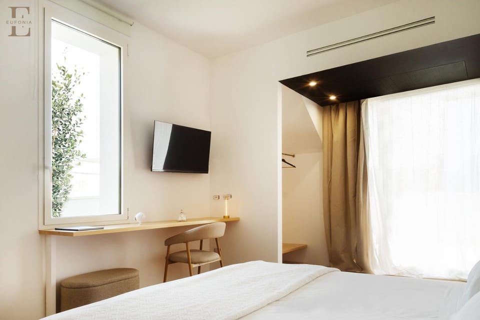 Bed, TV and multimedia, Photo of the whole room, Evening entertainment, Bedroom