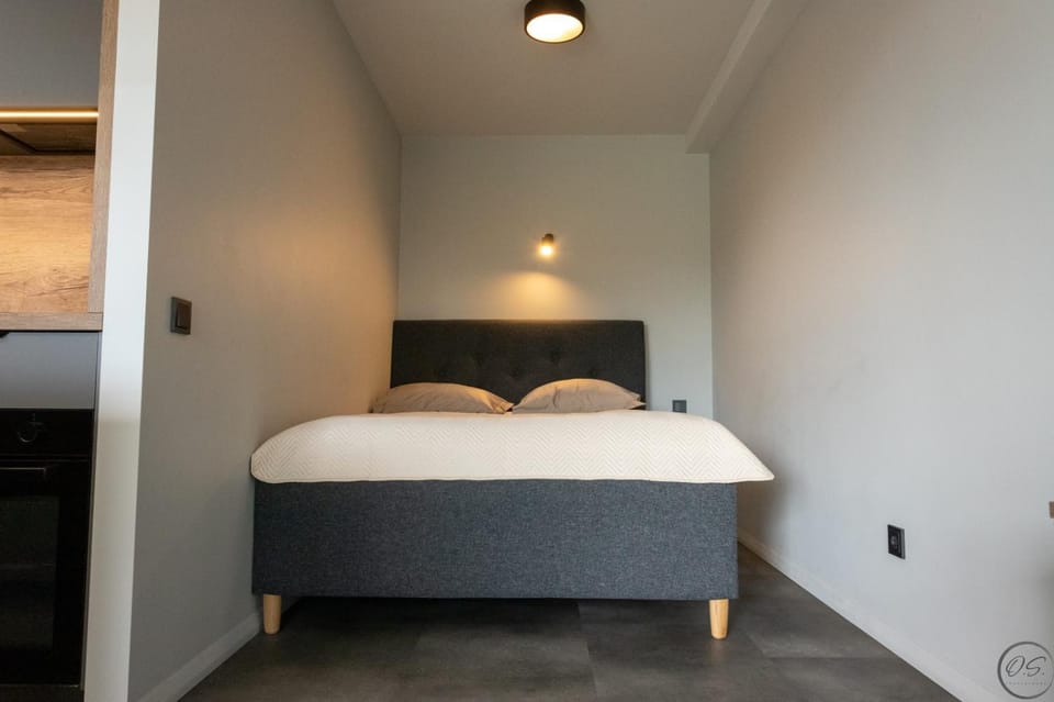 Property building, Bed, Photo of the whole room