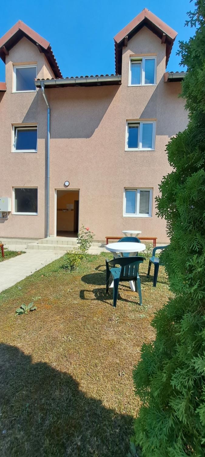 Property building, Spring, Day, Garden, Garden view