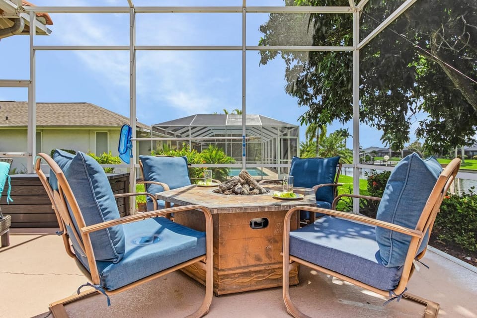 Gorgeous, Gulf Access canal, Heated Pool, Kayaks, Bicycles - Villa Mango - Roelens House in Cape Coral