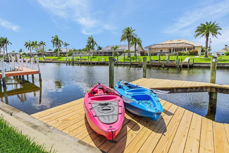 Gorgeous, Gulf Access canal, Heated Pool, Kayaks, Bicycles - Villa Mango - Roelens House in Cape Coral