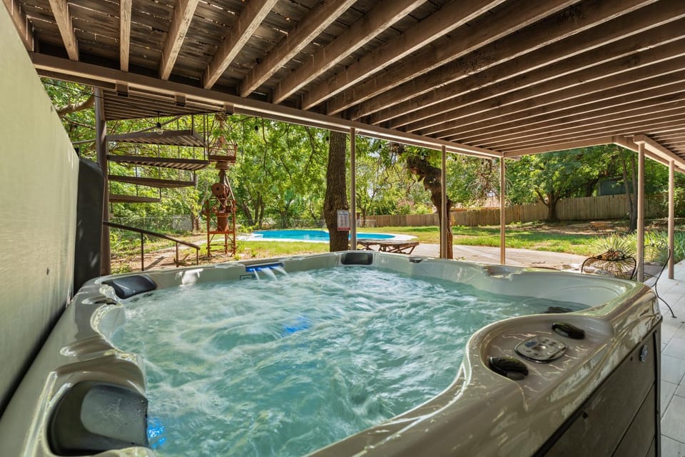 6BR Home Sleeps 14 Hot Tub Game Room #MD House in Oklahoma City