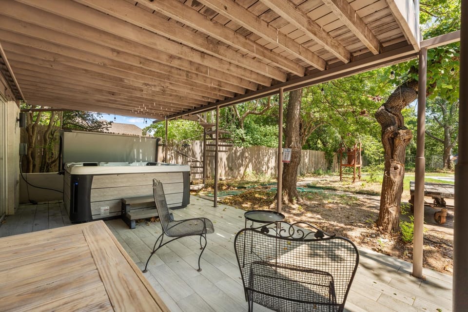 6BR Home Sleeps 14 Hot Tub Game Room #MD House in Oklahoma City