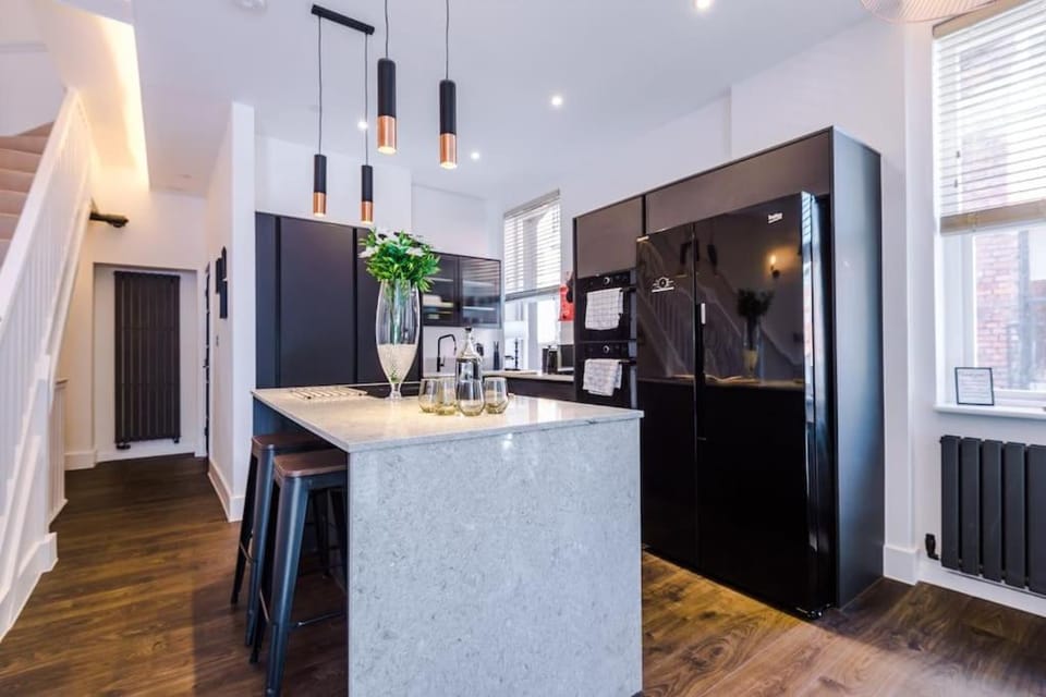 Incredible 3Bed Townhouse, Rooftop Patio, Sleeps 6 Apartment in Manchester