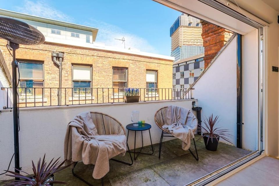 Incredible 3Bed Townhouse, Rooftop Patio, Sleeps 6 Apartment in Manchester