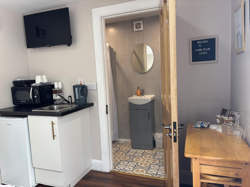 Rural Private Detached Small Bedroom and Bathroom Only- Size 10m2- Not an apartment- No clothes storage- no cooking facilities Apartment in Northern Ireland