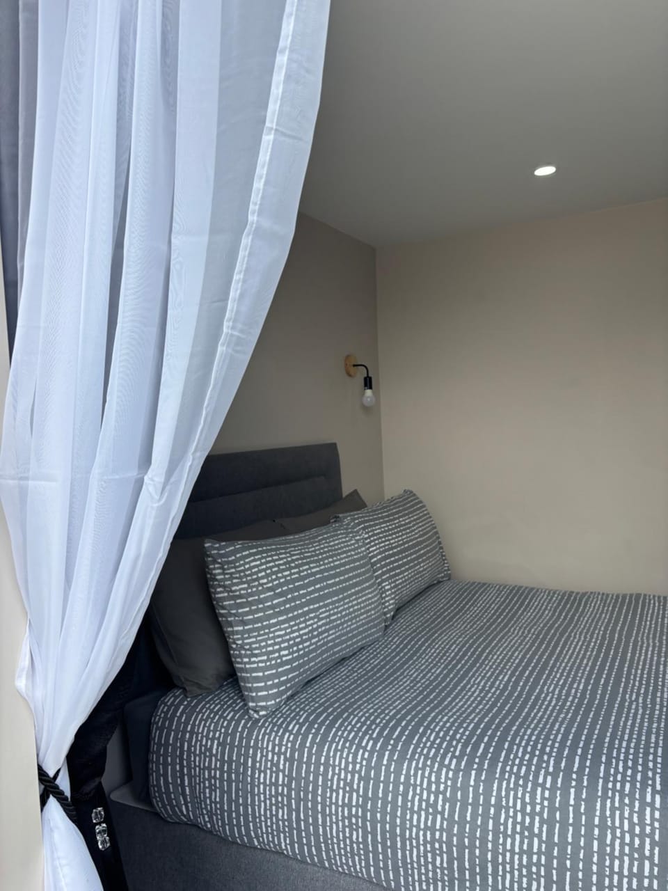 Rural Private Detached Small Bedroom and Bathroom Only- Size 10m2- Not an apartment- No clothes storage- no cooking facilities Apartment in Northern Ireland