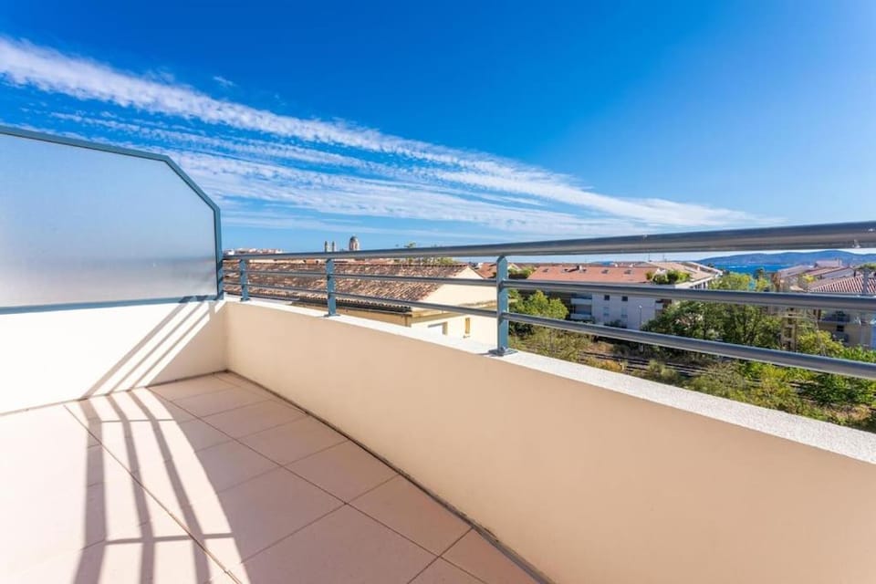 Appt 120m2 Vue mer 2 min du centre Apartment in Saint-Raphael