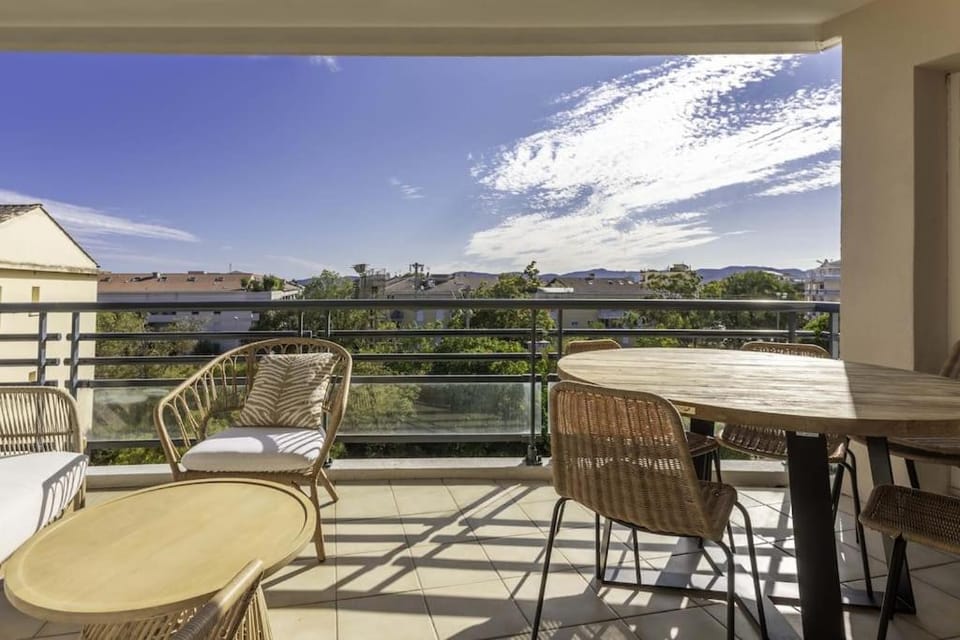 Appt 120m2 Vue mer 2 min du centre Apartment in Saint-Raphael