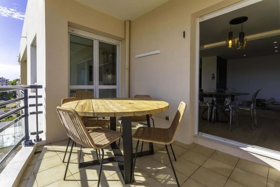 Appt 120m2 Vue mer 2 min du centre Apartment in Saint-Raphael