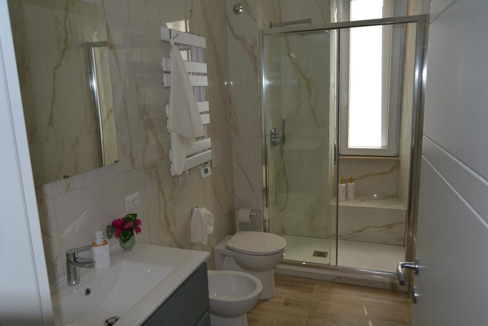 Shower, Toilet, Bathroom