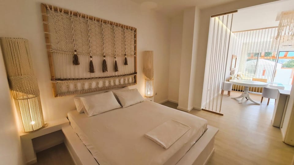 Bed, Living room, Photo of the whole room, Bedroom