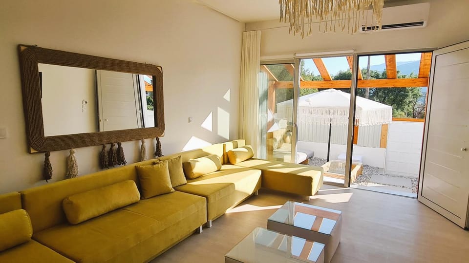 Living room, Seating area, air conditioner