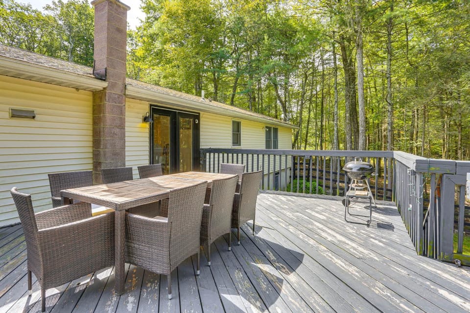 Walk to Mohican Lake: Catskills Getaway w/ Dock! House in Pennsylvania