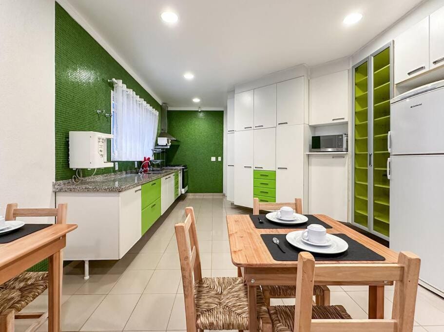 Food and drinks, Dining area, Food, oven, stove