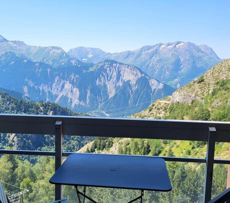 Balcony/Terrace, Balcony/Terrace, Mountain view