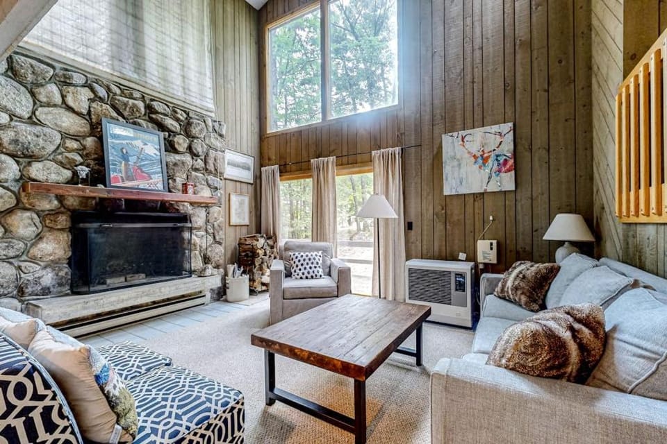 Snowy Peaks Hideaway Apartment in North Conway