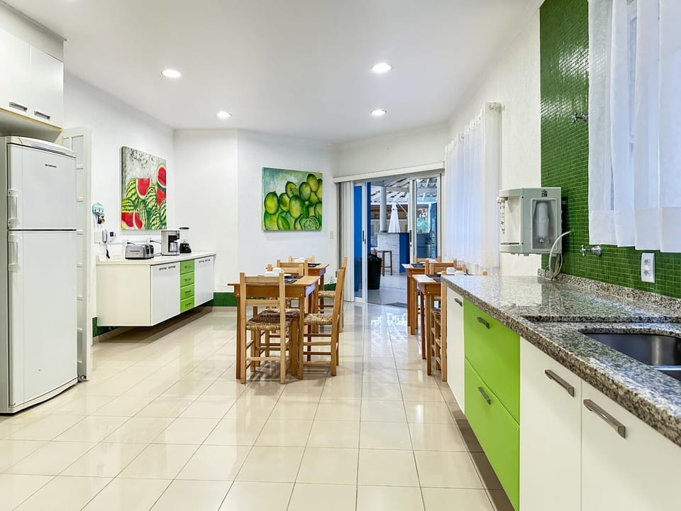Kitchen or kitchenette, Kitchen or kitchenette, Dining area, stove, toaster