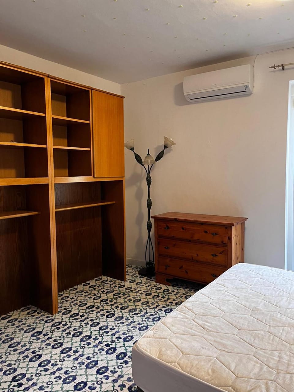 Bed, Bedroom, air conditioner