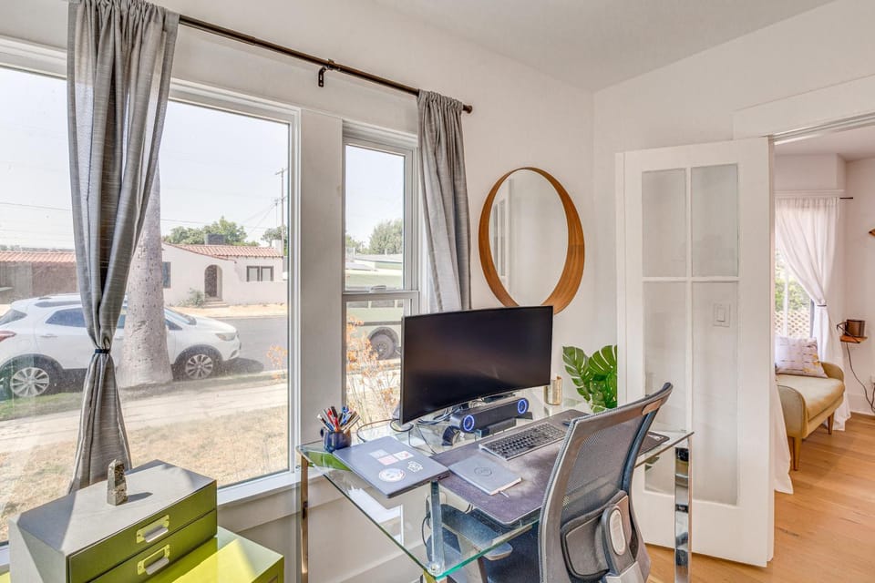 7 Mi to DTLA! Family Home with Furnished Deck House in Eagle Rock